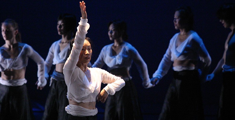 Photo of Chang Mu Dance Company performing